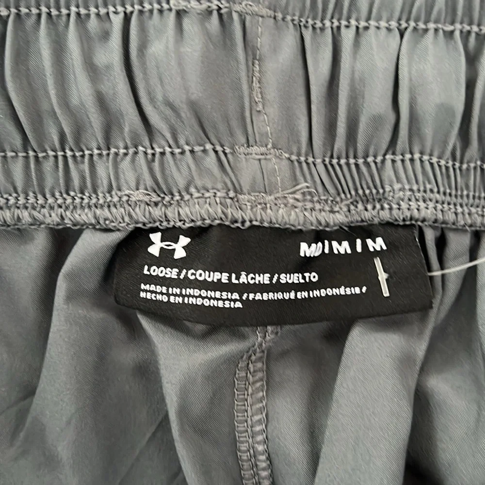 NWT Under Armour pitch gray/black woven graphic short, men’s M - Picture 5 of 8